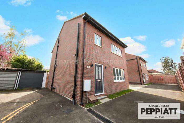 4 Bedroom House To Rent In Rookwood Gardens, Chingford, E4