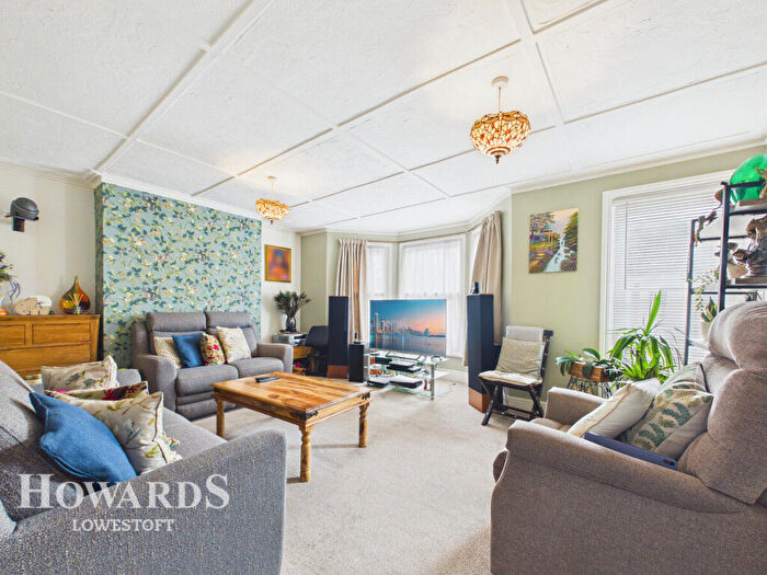 3 Bedroom End Of Terrace House For Sale In Beach Road, Lowestoft, NR32