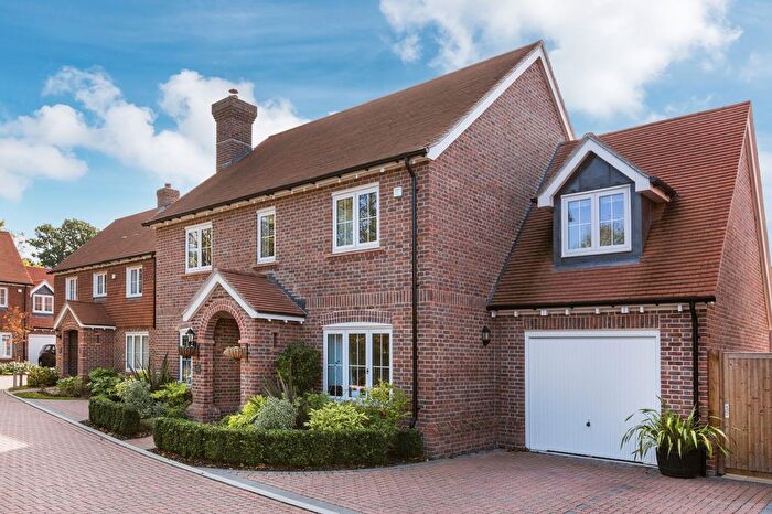 4 Bedroom Detached House For Sale In Woodlands Close, Merstham, RH1