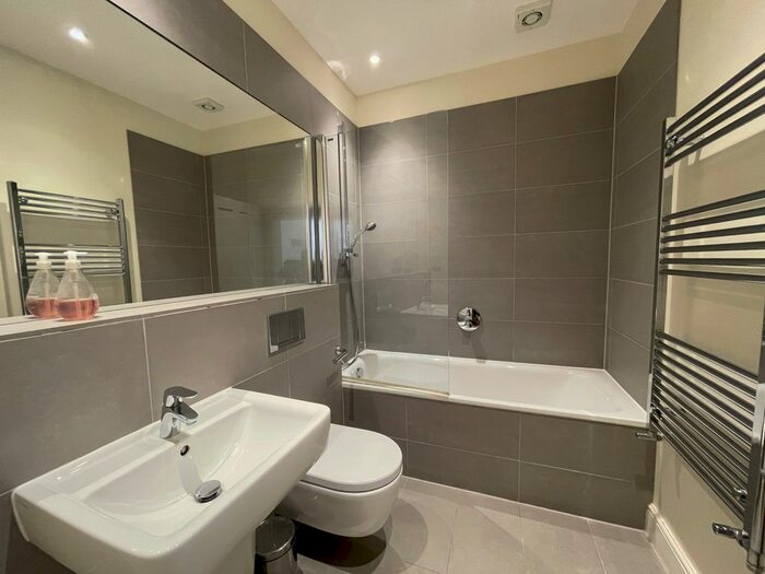 1 Bedroom Flat To Rent In Hamlet Gardens, Hammersmith, London, W6