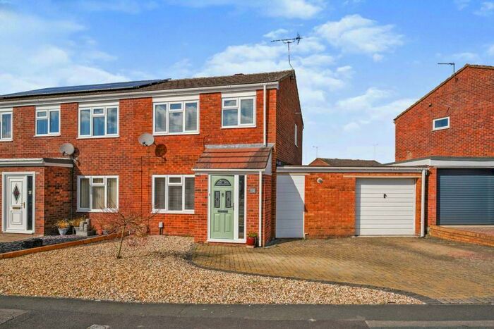 3 Bedroom House To Rent In Icomb Close, Toothill, Swindon, SN5