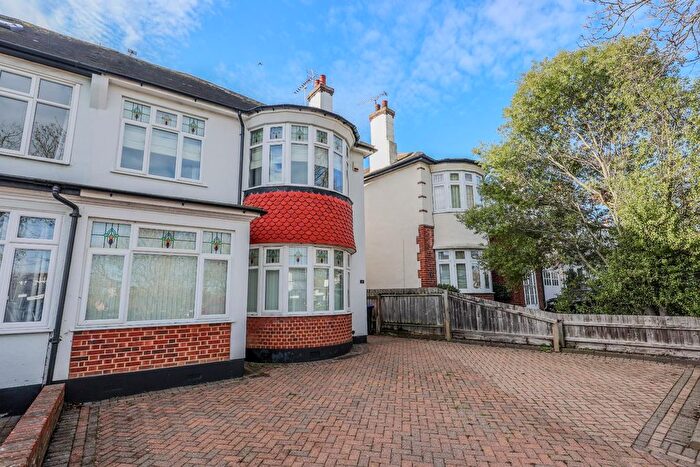 4 Bedroom Semi Detached House For Sale In Ridgeway Gardens, Westcliff-On-Sea, SS0