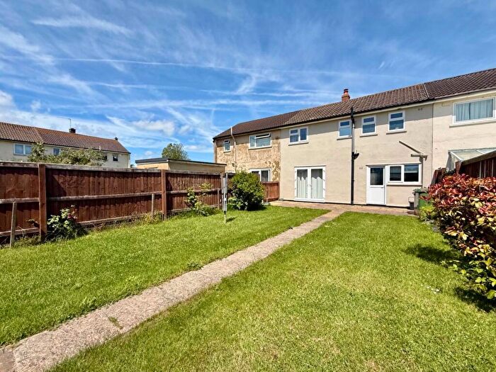 3 Bedroom Terraced House For Sale In Walsingham Road, Walcot, Swindon, SN3