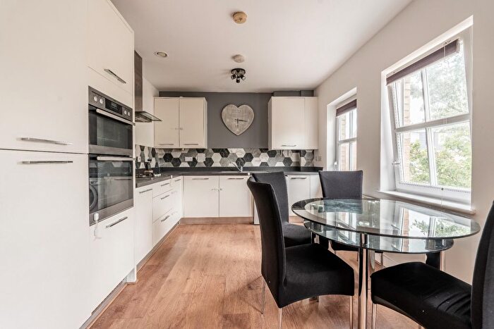 2 Bedroom Flat For Sale In Emerald Court, Rainbow Road, Erith, Kent, DA8