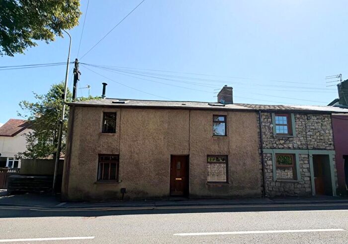 3 Bedroom End Of Terrace House For Sale In Park Street, Bridgend County Borough, CF31