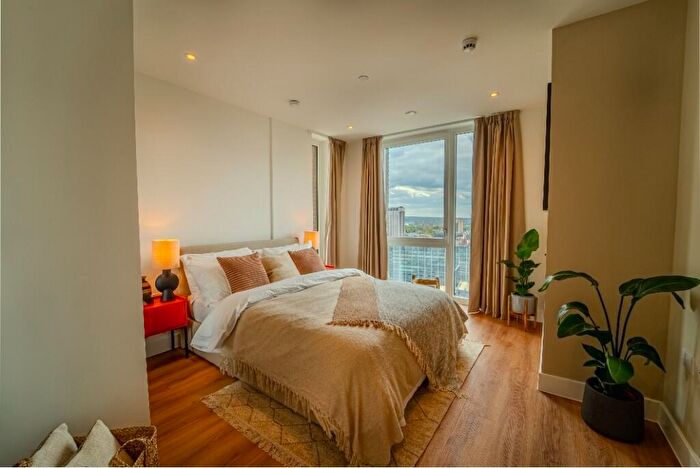 3 Bedroom Flat To Rent In Cherry Orchard Road, Croydon, London, CR0