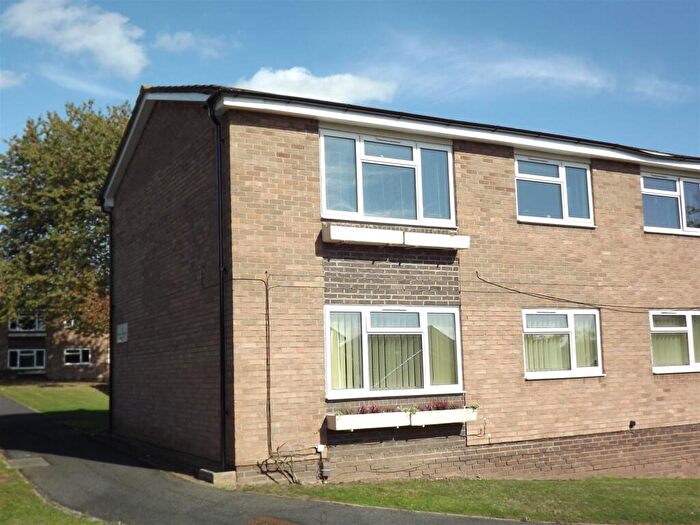 2 Bedroom Flat To Rent In Ten Butts Crescent, Stafford, ST17