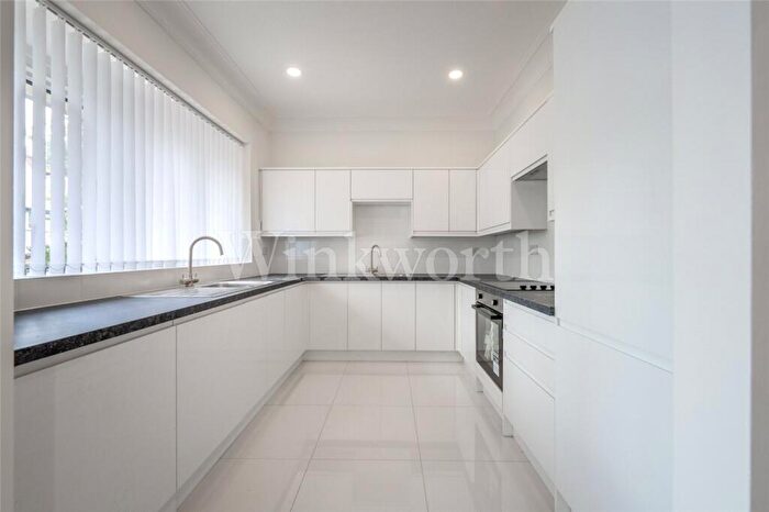 2 Bedroom House To Rent In Wentworth Road, London, NW11