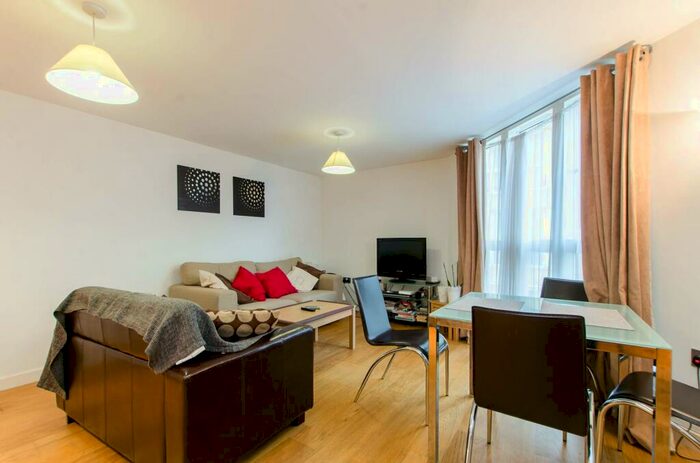 2 Bedroom Flat To Rent In Water Gardens Square, Canada Water, London, SE16