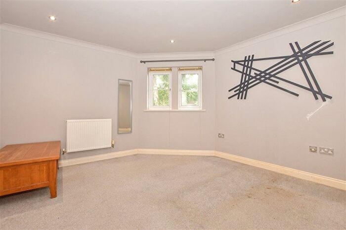 2 Bedroom Flat For Sale In Jasmine Court, Maidstone, Kent, ME16