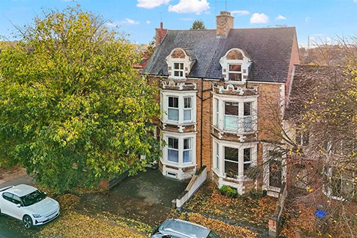 5 Bedroom Terraced House For Sale In Kingsthorpe Grove, Northampton, NN2