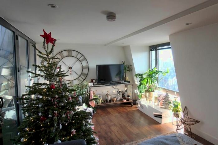 2 Bedroom Flat To Rent In Crispin Lofts, New York Road, LS2