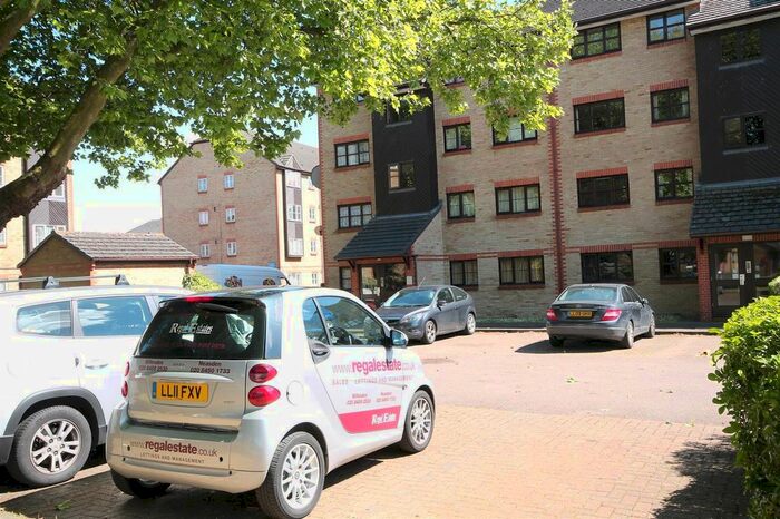 1 Bedroom Flat To Rent In Swallow Drive, London, NW10
