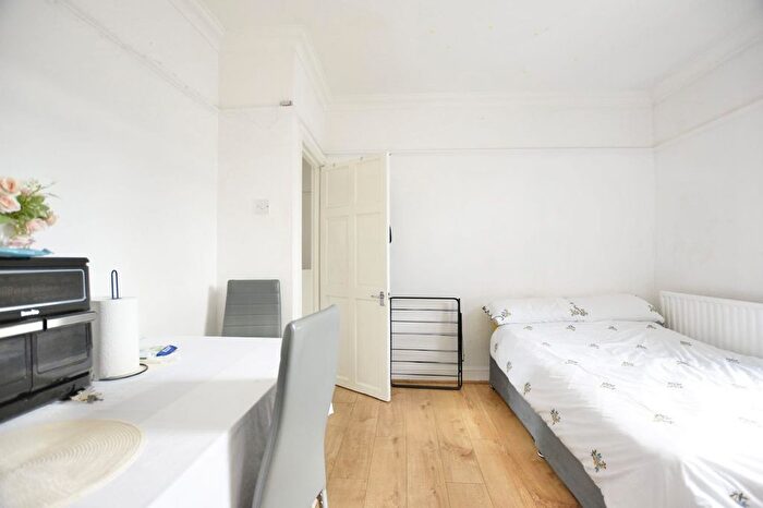 1 Bedroom Flat To Rent In Grange Road, Ilford, IG1