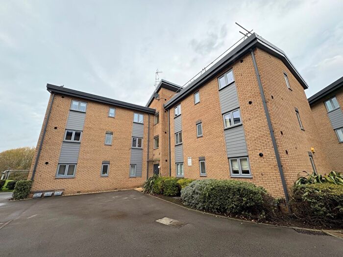 2 Bedroom Flat To Rent In Old Towcester Road, Northampton, NN4