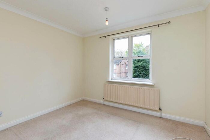 2 Bedroom Flat For Sale In Greenacres, North Parade, RH12