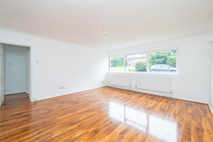 2 Bedroom Apartment To Rent In Christchurch Park, Sutton, SM2