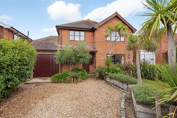 4 Bedroom Detached House For Sale In Hazlemere Road, Seasalter, Whitstable, CT5
