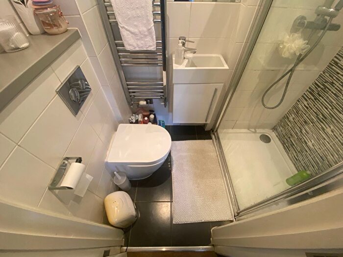2 Bedroom Flat For Sale In Cumbrian Way, Southampton, SO16