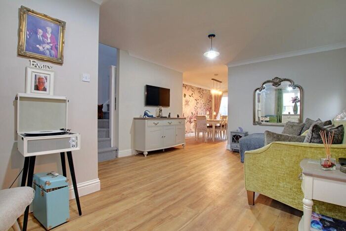 3 Bedroom Semi Detached House For Sale In High Street, Mepal, CB6