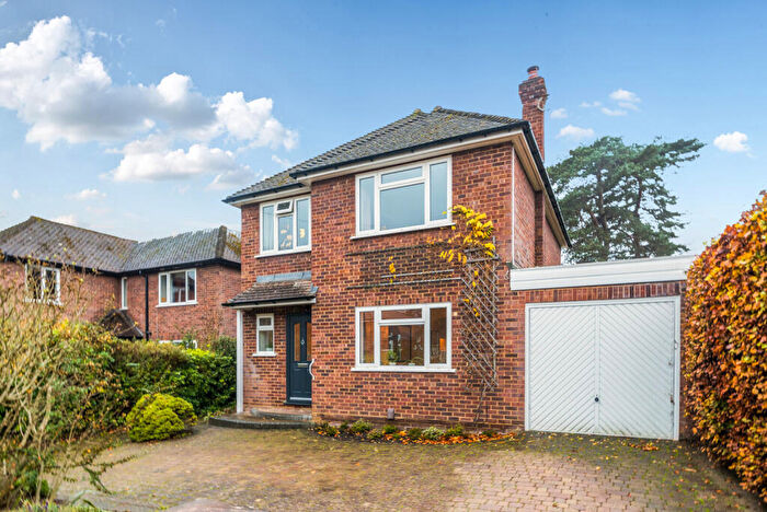 3 Bedroom Detached House For Sale In Lynwood Close, Woodham, GU21