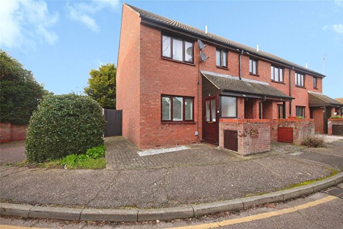 1 Bedroom Maisonette For Sale In Consort Close, Warley, Brentwood, Essex, CM14