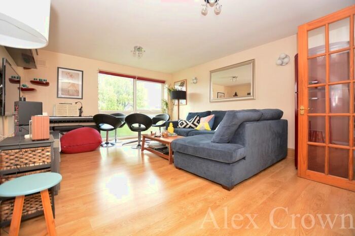 2 Bedroom Flat To Rent In Fortis Green, London, N2