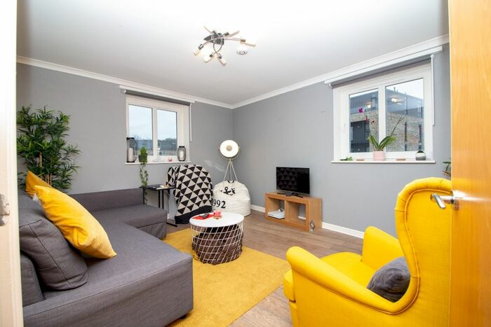 2 Bedroom Flat To Rent In Allanfield Place, Hillside, Edinburgh EH7