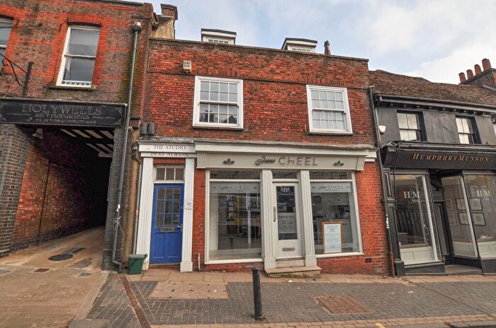 3 Bedroom Flat To Rent In Holywell Hill, St. Albans, AL1