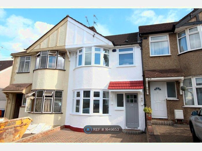 3 Bedroom Terraced House To Rent In Weirdale Avenue, London, N20