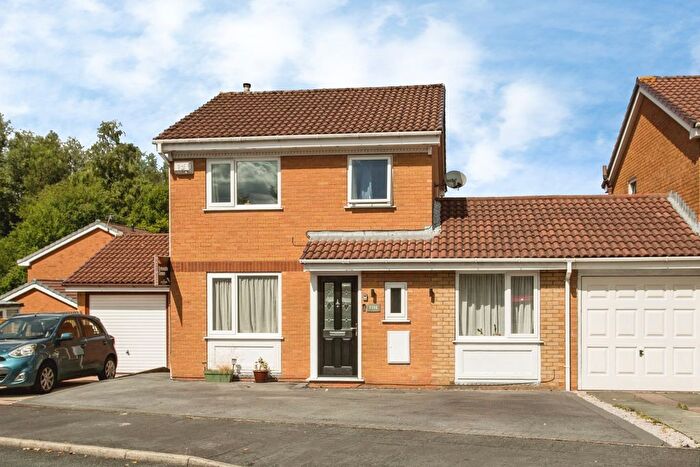 4 Bedroom Link Detached House For Sale In Cedar Field, Clayton-Le-Woods, Chorley, Lancashire, PR6