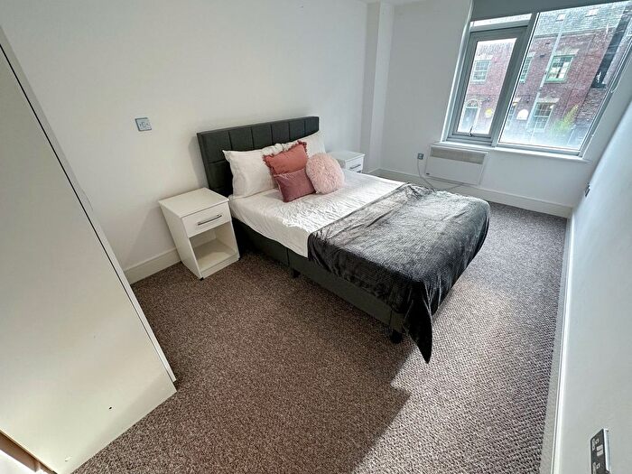 2 Bedroom Flat To Rent In Mount Pleasant, L3