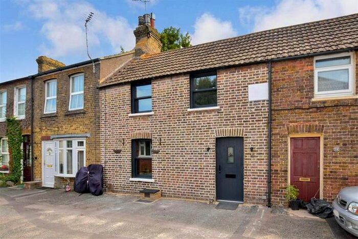 2 Bedroom Cottage To Rent In Trinity Square, Broadstairs, CT10