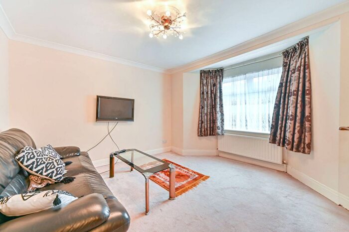 4 Bedroom Terraced House For Sale In Kenwyn Drive, Gladstone Park, London, NW2