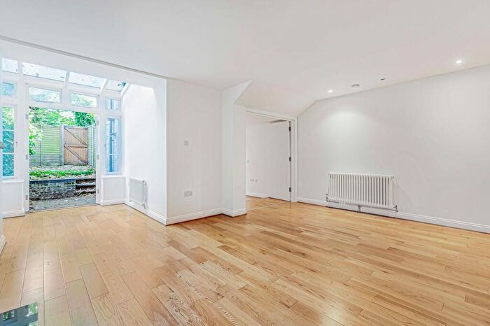 2 Bedroom Flat To Rent In Finborough Road, London, SW10