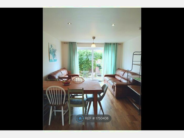 5 Bedroom End Of Terrace House To Rent In Tippett Close, Colchester, CO4