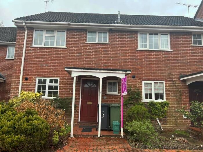 2 Bedroom Property To Rent In Elmhurst Court, Guildford, GU1