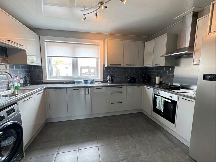 2 Bedroom Flat To Rent In Craigie Drive, Dundee, DD4