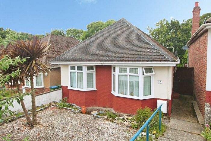 2 Bedroom Detached Bungalow For Sale In South East Crescent, Southampton, SO19