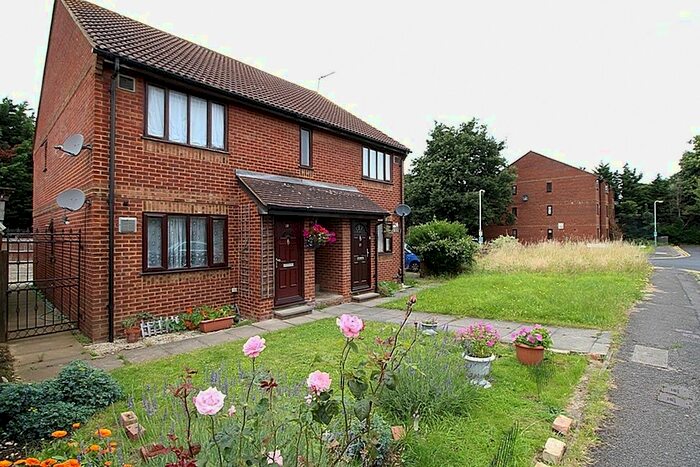 1 Bedroom Flat To Rent In Boltons Lane, Harlington, UB3