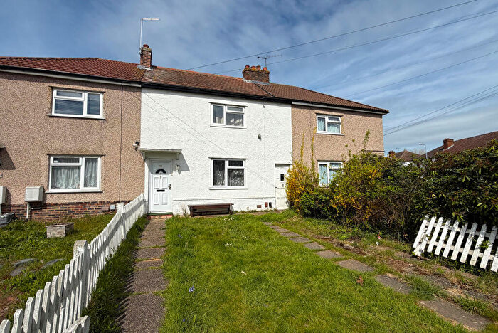 3 Bedroom Terraced House For Sale In Bryant Avenue, SL2