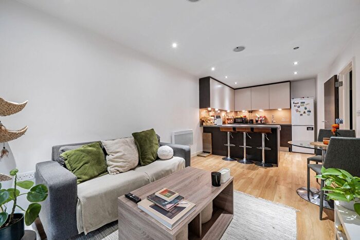 1 Bedroom Flat For Sale In Commander Avenue, Colindale, London, NW9