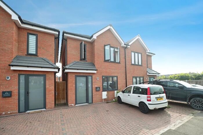 3 Bedroom Semi Detached House For Sale In Havering Road, Romford, RM1