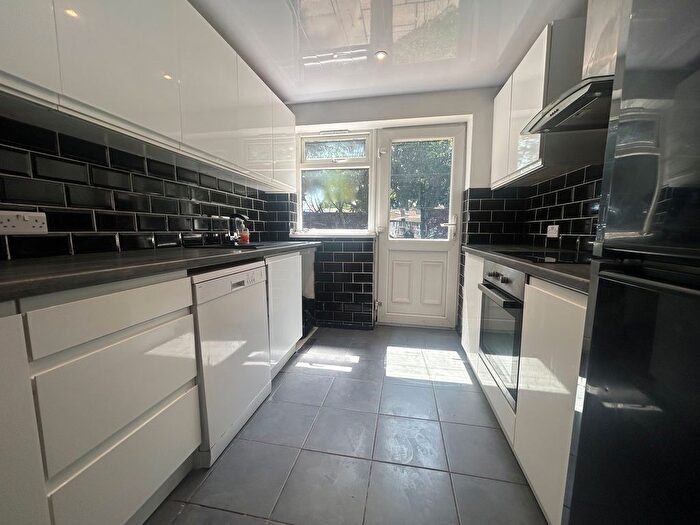 2 Bedroom Maisonette To Rent In Cheswood Drive, Sutton Coldfield, B76