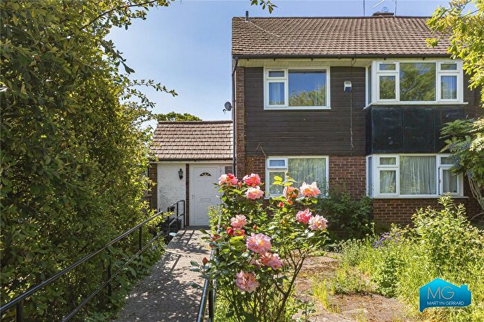 2 Bedroom Maisonette To Rent In Gerrards Close, London, N14