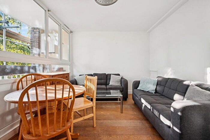 4 Bedroom Flat To Rent In Batten Street, Battersea Park, SW11