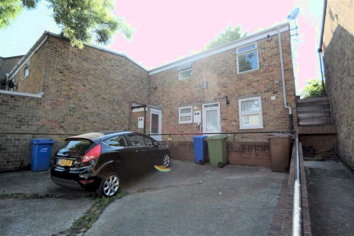 1 Bedroom Flat To Rent In Hindmans Road, Dulwich, SE22