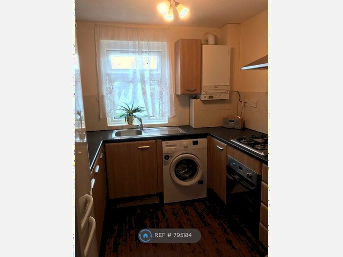 2 Bedroom Maisonette To Rent In The Rodings, Cambridge, CB5