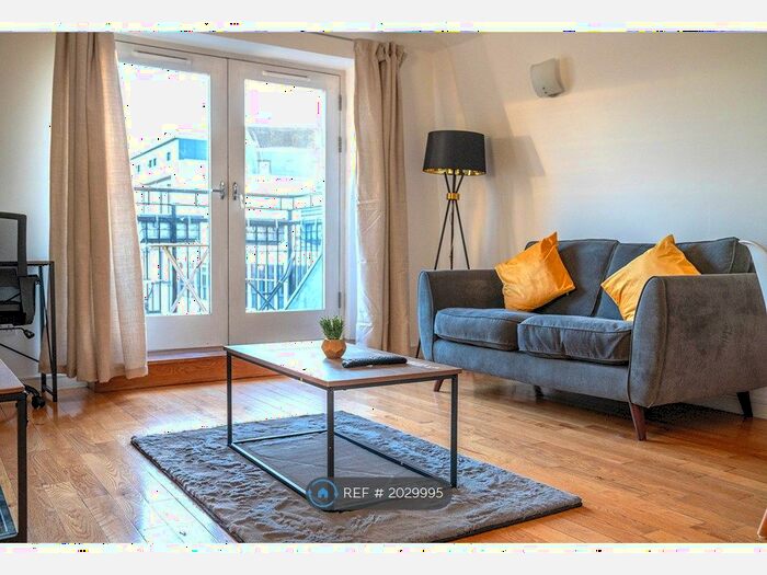 2 Bedroom Flat To Rent In Angel Point, London, EC1V