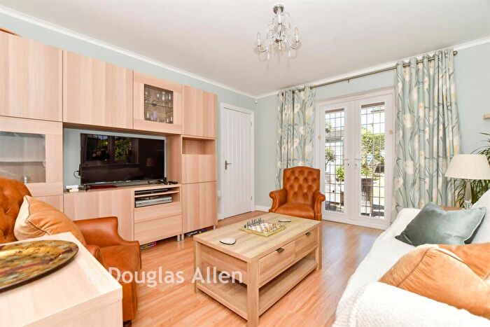 2 Bedroom Detached Bungalow For Sale In Hill Crescent, Hornchurch, Essex, RM11